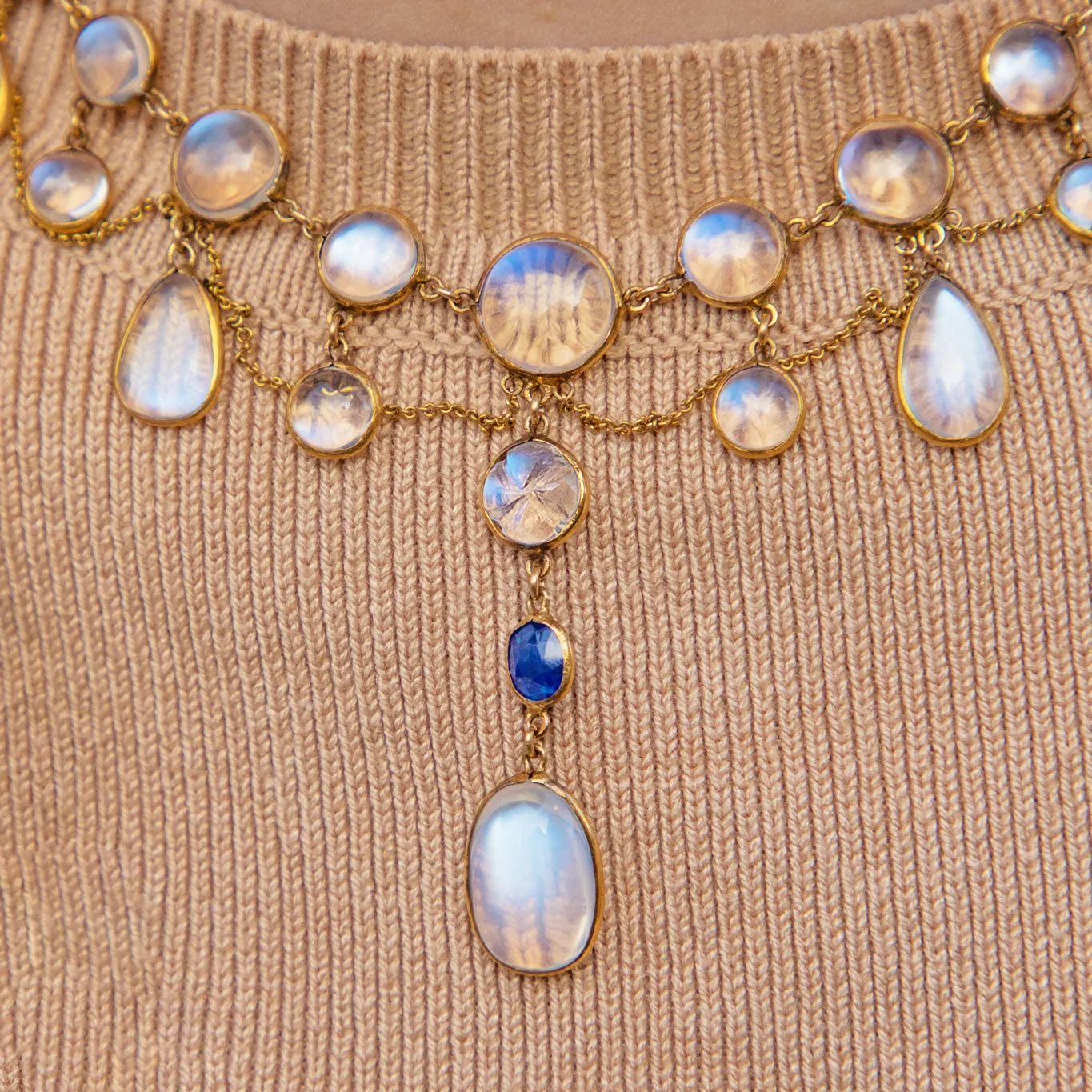 13.5" Victorian 18ct Gold Carved Ceylon Moonstone & Natural Sapphire Fringe Necklace