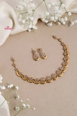 AD White Drop Wave Choker