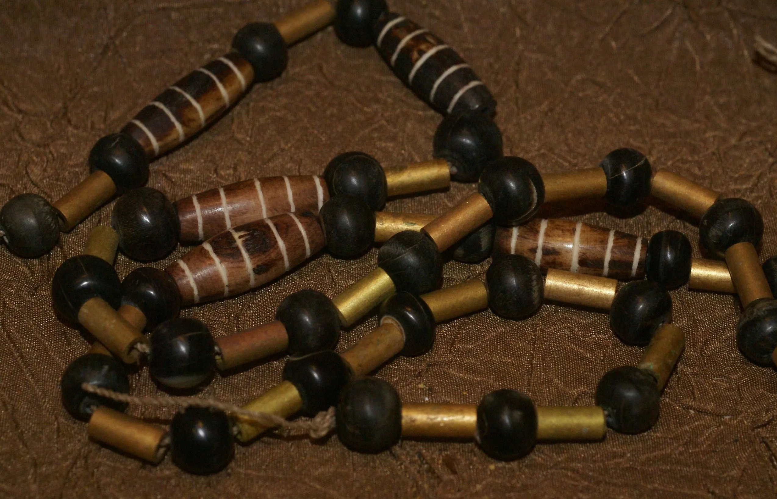 Bride Price Currency, Rare Vintage Ceremonial Moka Kina Shell Necklace (Huge Mother of Pearl Crescent) with Beaded Chain, Pectoral Collected from the Foi Tribe (New guinea), late 1900’s, Highly Collectible. KINA14